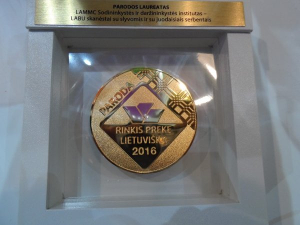 Parodoje ,,Rinkis prekę lietuvišką" Sodininkystės ir daržininkystės instituto sukurti...